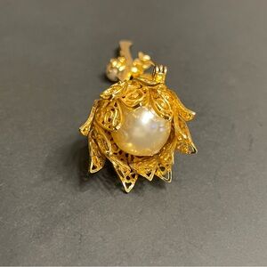 Elegant Gold Toned Pearl Pendant